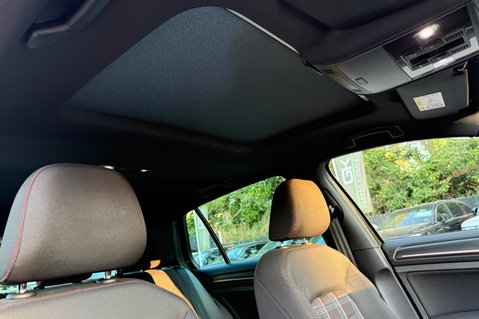 Volkswagen Golf GTI PERFORMANCE TSI DSG - PANORAMIC SUNROOF  57