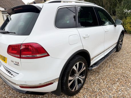 Volkswagen Touareg 3.0 TDI V6 BlueMotion Tech R-Line Tiptronic 4WD Euro 6 (s/s) 5dr 10