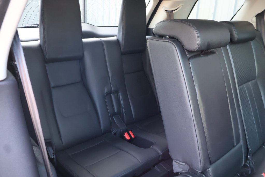 Land Rover Discovery Sport TD4 HSE 7 seater with Full Land Rover History  Black pack/alloys  pan roof  15