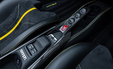 Ferrari F8 Spider 23