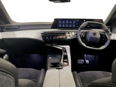 Peugeot 5008 73kWh GT SUV 5dr Electric Auto (210 ps) 1 Owner - Sensors - Bluetooth 19