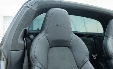 Porsche 911 Targa 4 GTS (992) 14