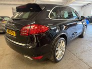 Porsche Cayenne 3.0 TD V6 SUV 5dr Diesel Tiptronic 4WD Euro 5 (s/s) (240 ps) 8