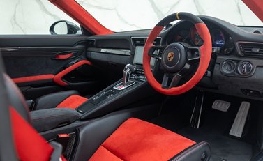 Porsche 911 (991) GT2 RS Weissach 10