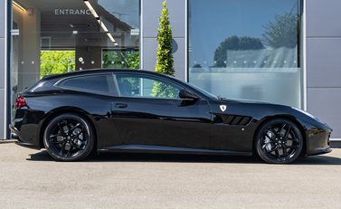 Ferrari GTC4 Lusso T 3