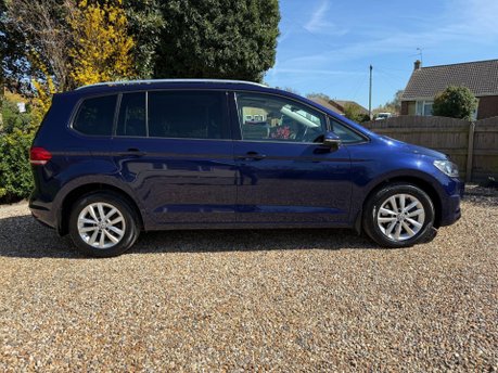 Volkswagen Touran 1.6 TDI BlueMotion Tech SE Family DSG Euro 6 (s/s) 5dr 5