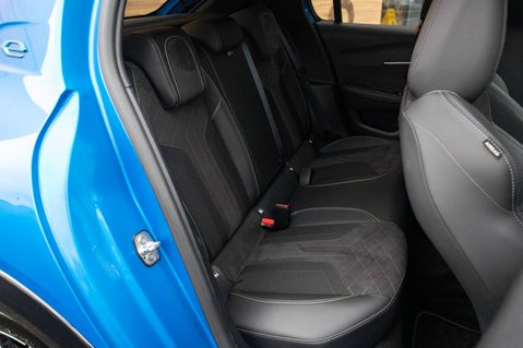 Peugeot 208 GT PREMIUM 36