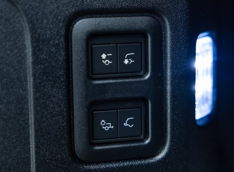 Land Rover Defender 90 V8 P525 34