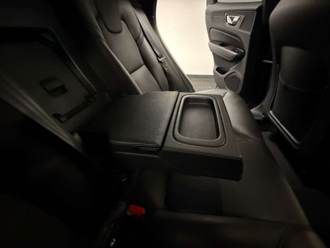 Volvo XC60 2.0 XC60 Momentum D4 AWD Auto 4WD 5dr 31