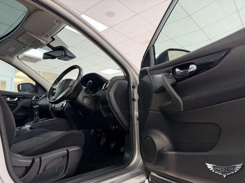 Nissan Qashqai 1.2 DIG-T N-Connecta 2WD Euro 6 (s/s) 5dr 47