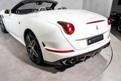 Ferrari California T. MAGNERIDE SUSPENSION. BESPOKE INTERIOR. TWO-TONE BODYWORK. CARPLAY. 55
