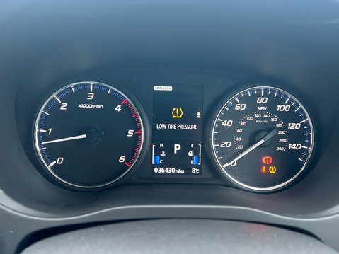 Mitsubishi Outlander DI-D 4 11