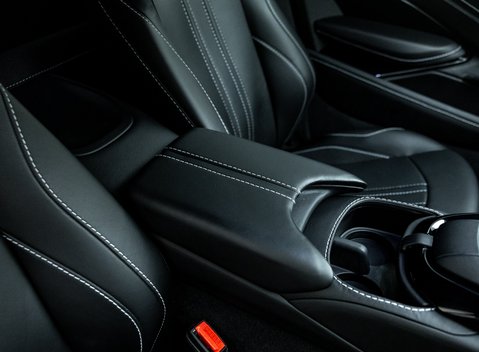 Aston Martin Vantage V8 29