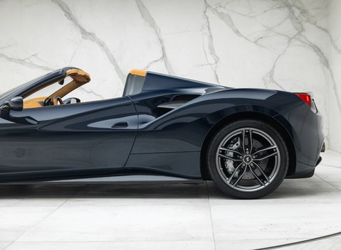 Ferrari 488 SPIDER 57