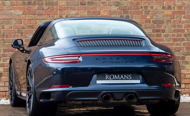 Porsche 911 Targa 4 GTS (991.2) 3