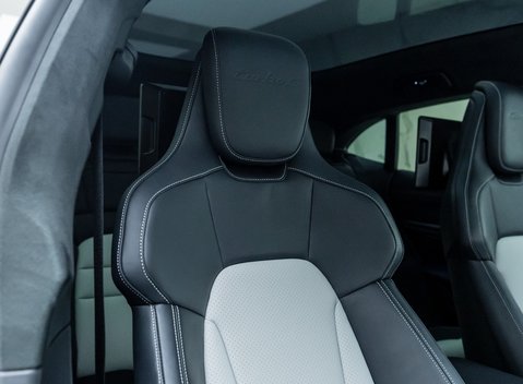 Porsche Taycan TURBO S CROSS TURISMO 15