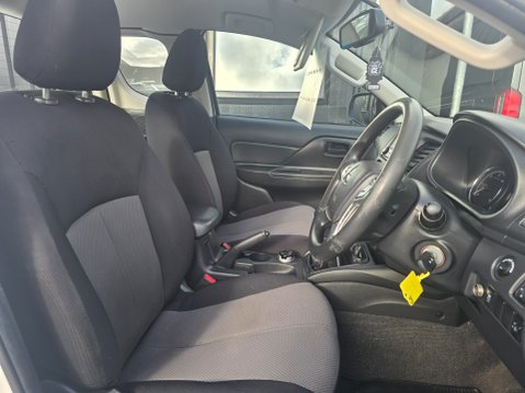 Mitsubishi L200 DI-D 4LIFE CLUB CAB 8