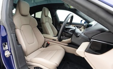 Porsche Taycan TURBO 9