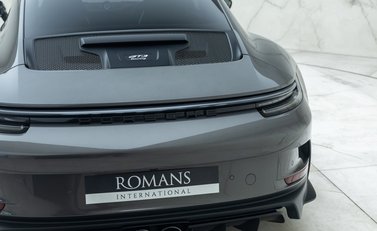 Porsche 911 GT3 TOURING (992) 31