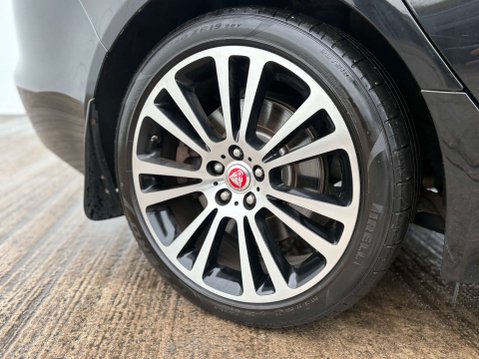 Jaguar XF 2.0 XF Portfolio D AWD Auto 4WD 5dr 8