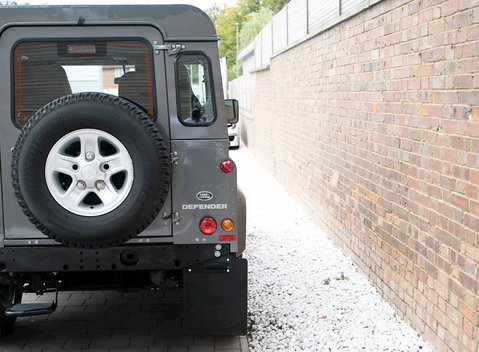Land Rover Defender 90 TD XS Station Wagon 23