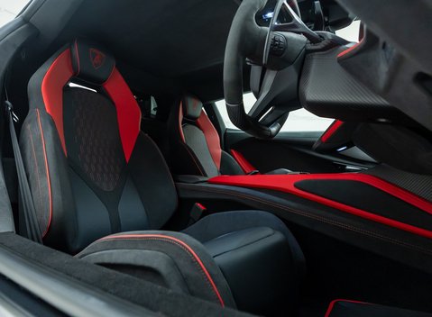 Lamborghini Revuelto 17