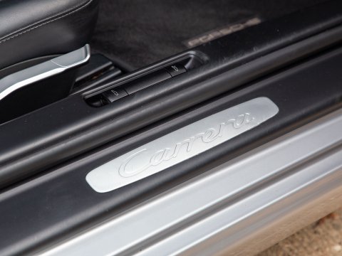 Porsche 911 CARRERA 2 48