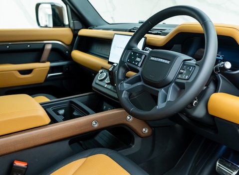 Land Rover Defender 110 X P400 10