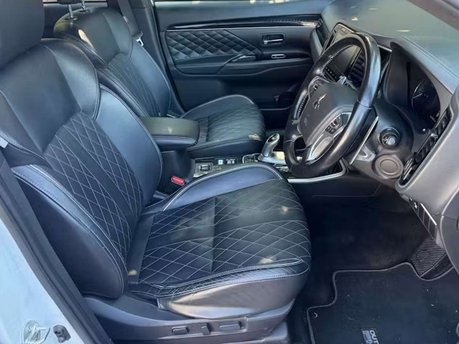 Mitsubishi Outlander 2.4h TwinMotor 13.8kWh Exceed SUV 5dr Petrol Plug-in Hybrid CVT 4WD Euro 6  5