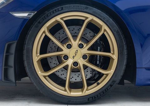 Porsche Cayman GT4 (718)