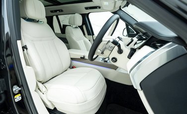Land Rover Range Rover P510e First Edition 10