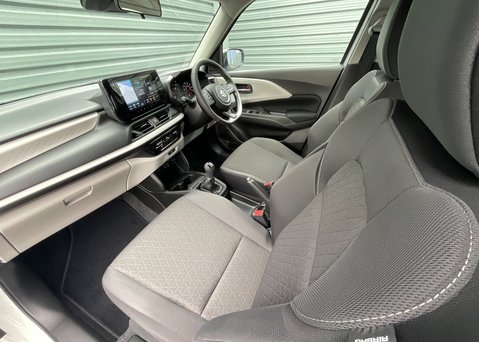 Suzuki Swift 1.2 Mild Hybrid Motion  13