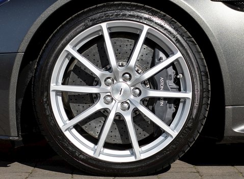 Aston Martin V12 Vantage S 10