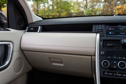 Land Rover Discovery Sport TD4 HSE LUXURY 24