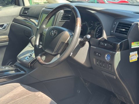 Toyota Alphard Hybrid 38