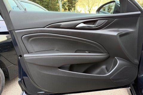 Vauxhall Insignia SRI VX-LINE NAV AUTOMATIC - REVERSE CAMERA -20 INCH ALLOYS 24