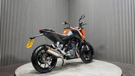 KTM Duke 2016 INCREDIBLY CLEAN LONG MOT ONLY 1K AKRAPOVIC 3
