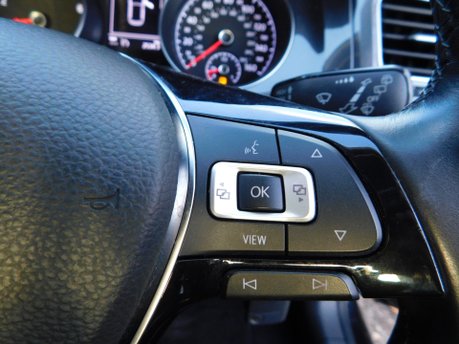 Volkswagen Golf SE NAVIGATION 1.5 TSI EVO 5 Dr 12