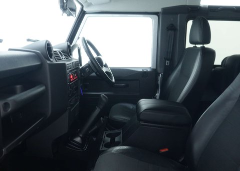Land Rover Defender 2.4 TDCi XS Station Wagon 3dr Diesel Manual 4WD SWB Euro 4 (122 bhp) 41
