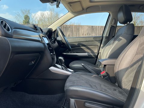 Suzuki Vitara SZ5 MHEV 3