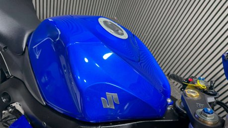 Suzuki GSX-R GSXR600 2008 K7 ONLY 14K NEW MOT 600CC SUPER SPORT 38