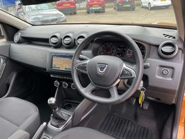 Dacia Duster 1.6 Duster Comfort SCe 4x2 5dr 17