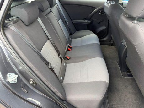 Toyota Avensis 1.6 D-4D Active Touring Sports Euro 6 (s/s) 5dr 23