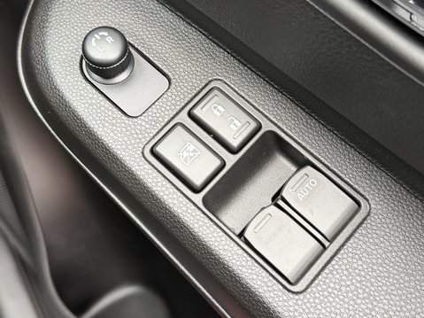 Suzuki Ignis 1.2 Dualjet 12V Hybrid SZ-T 5dr 31