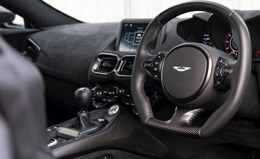 Aston Martin V8 Vantage 11