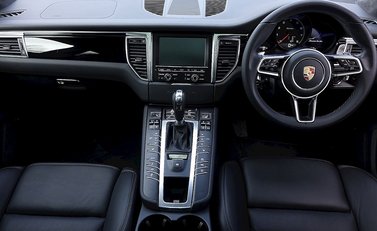 Porsche Macan Turbo 11