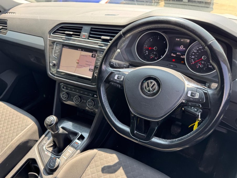 2017 Volkswagen Tiguan — image 2