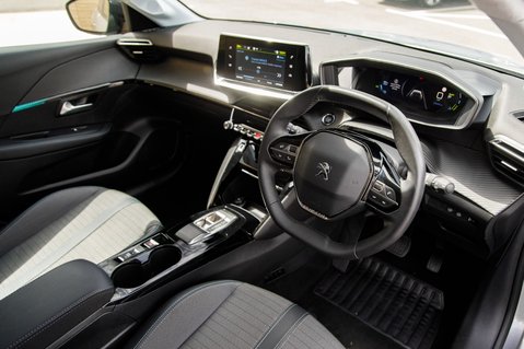 Peugeot 208 ALLURE PREMIUM 4