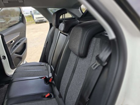 Peugeot 3008 2.0 BlueHDi Allure SUV 5dr Diesel EAT Euro 6 (s/s) (180 ps) 23