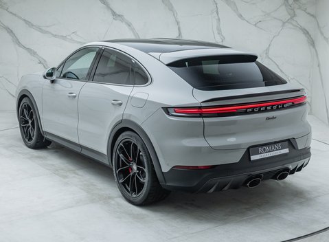 Porsche Cayenne TURBO E-HYBRID COUPE 12